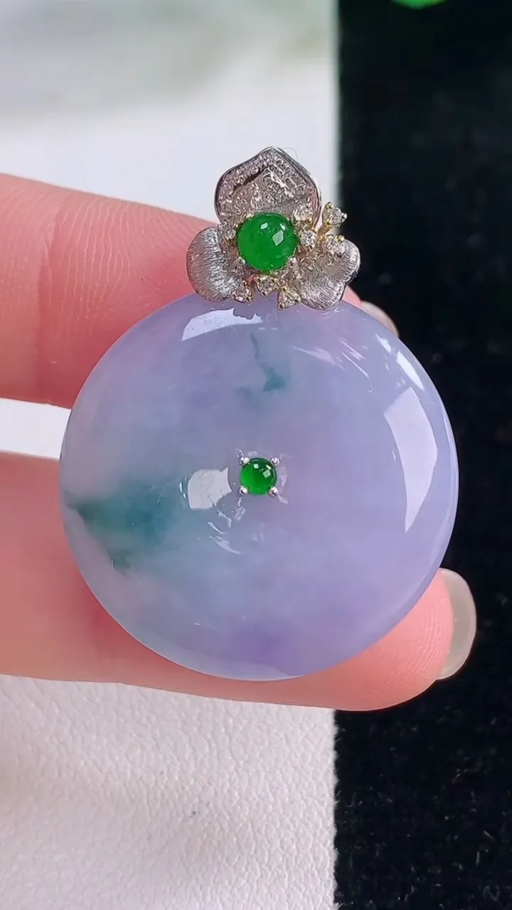 天然A货翡翠18K金紫罗兰飘花平安扣吊坠，尺寸26.3-5.6，重量:9.53g
12月2日