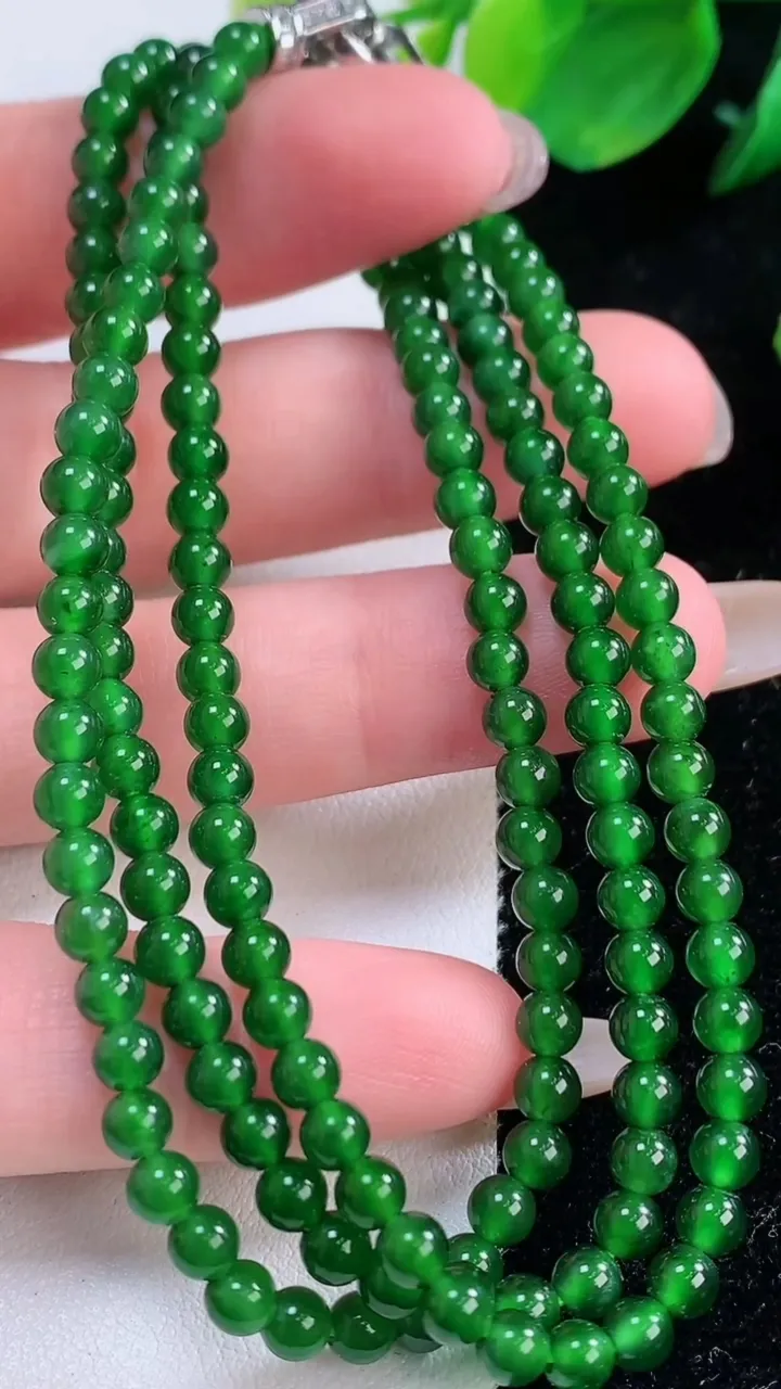 天然A货翡翠小米珠项链，尺寸4-158颗，重量:18.80g12月2日
工厂直销收藏佳品,种好水足，色泽均匀，有种有色，上手高大气！