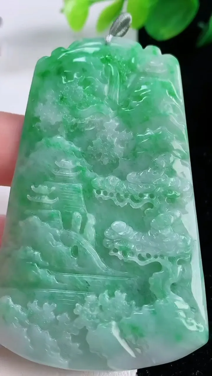 天然A货翡翠山水牌吊坠，尺寸70.3-43.3-4.6，重量:31.20g
12月2日