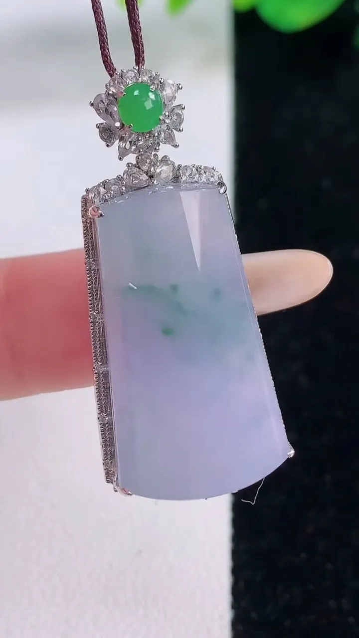 天然A货翡翠18K金紫罗兰飘花无事牌吊坠，尺寸38.5-11.2-9.4，裸石26-15.4重量:7