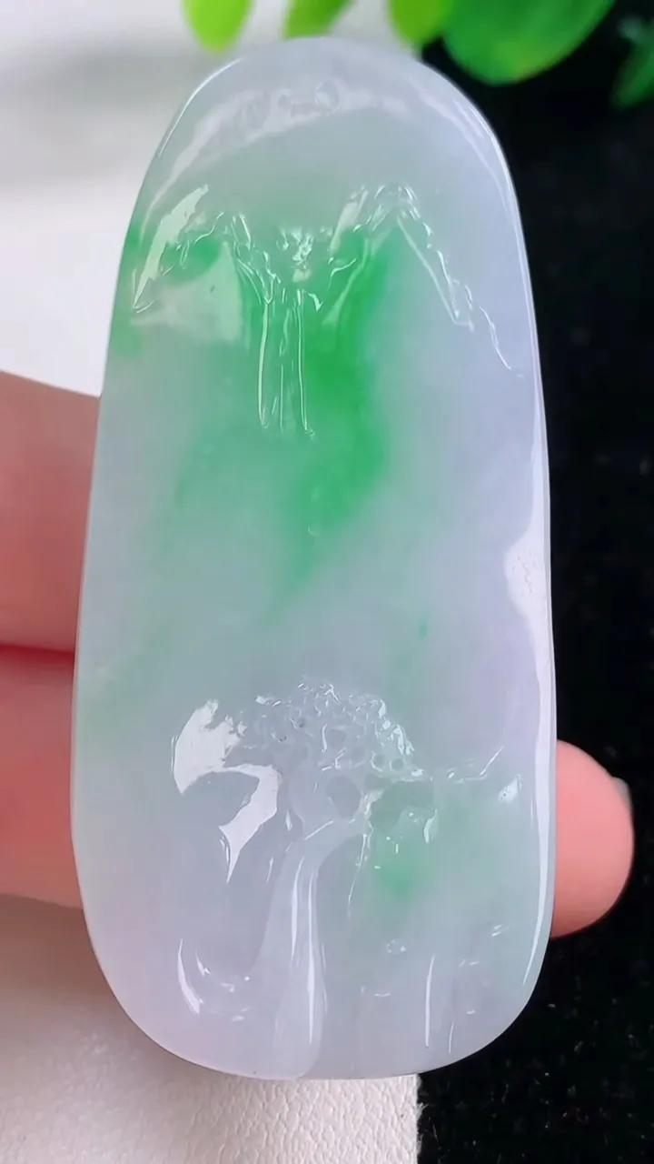 天然A货翡翠山水牌吊坠，尺寸61.5-27.7-13，重量:39.86g
12月2日