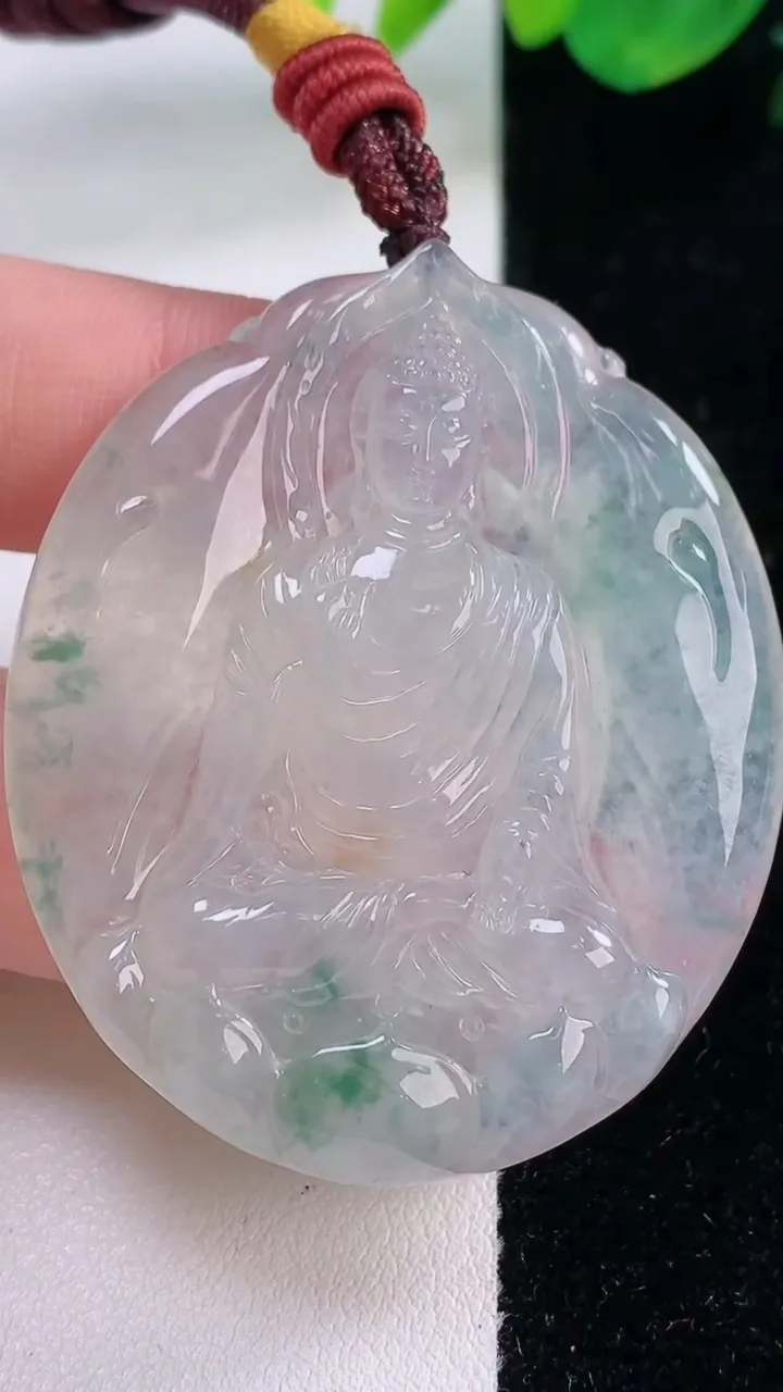 天然A货翡翠种飘花大日如来吊坠，尺寸49.8-41.6-6.4，重量:26.10g
12月2日