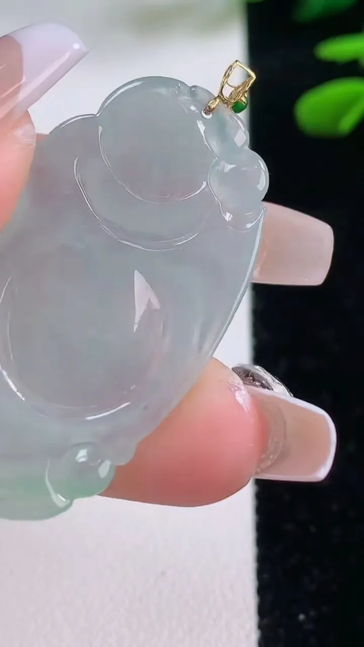 天然A货翡翠布袋佛吊坠，尺寸39.6-20.8-4.5，重量:6.71g
12月2日