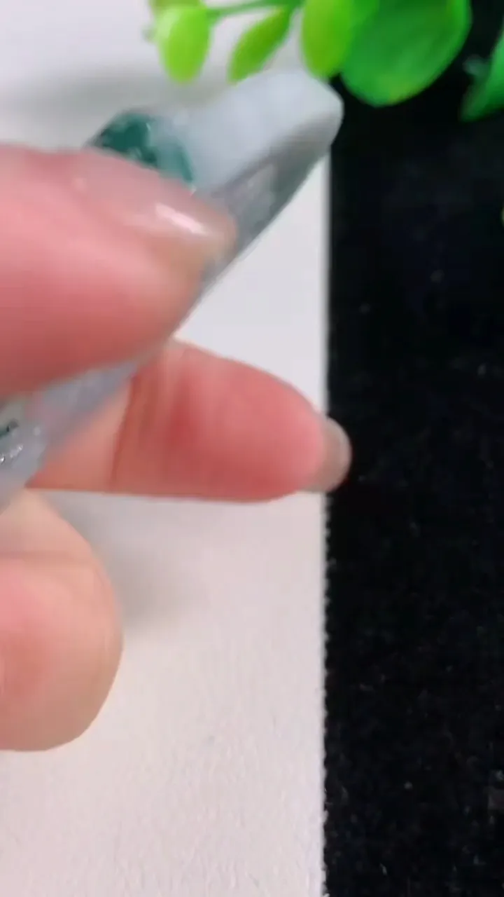 天然A货翡翠飘花文殊菩萨吊坠，尺寸72.8-47-8.6，重量:59.76g
12月2日