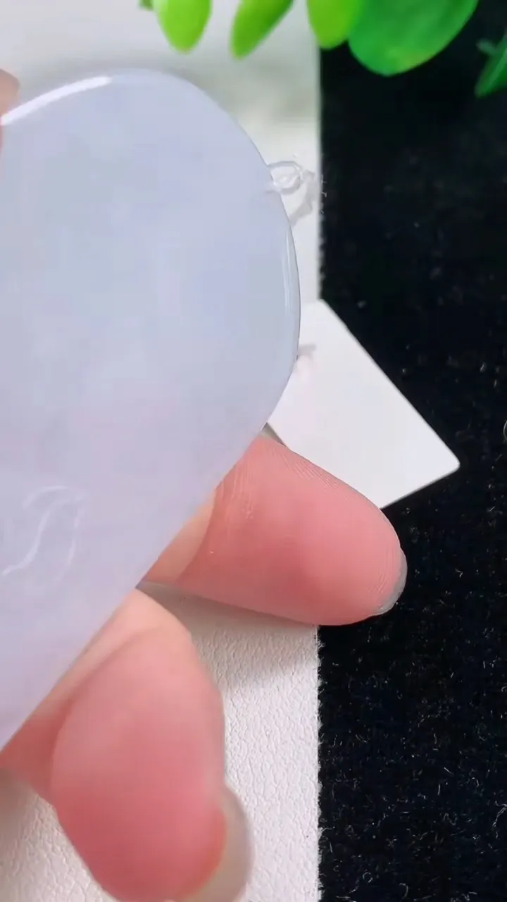 天然A货翡翠种白冰文殊菩萨吊坠，尺寸63-40.8-4.7，重量:30.66g
12月2日