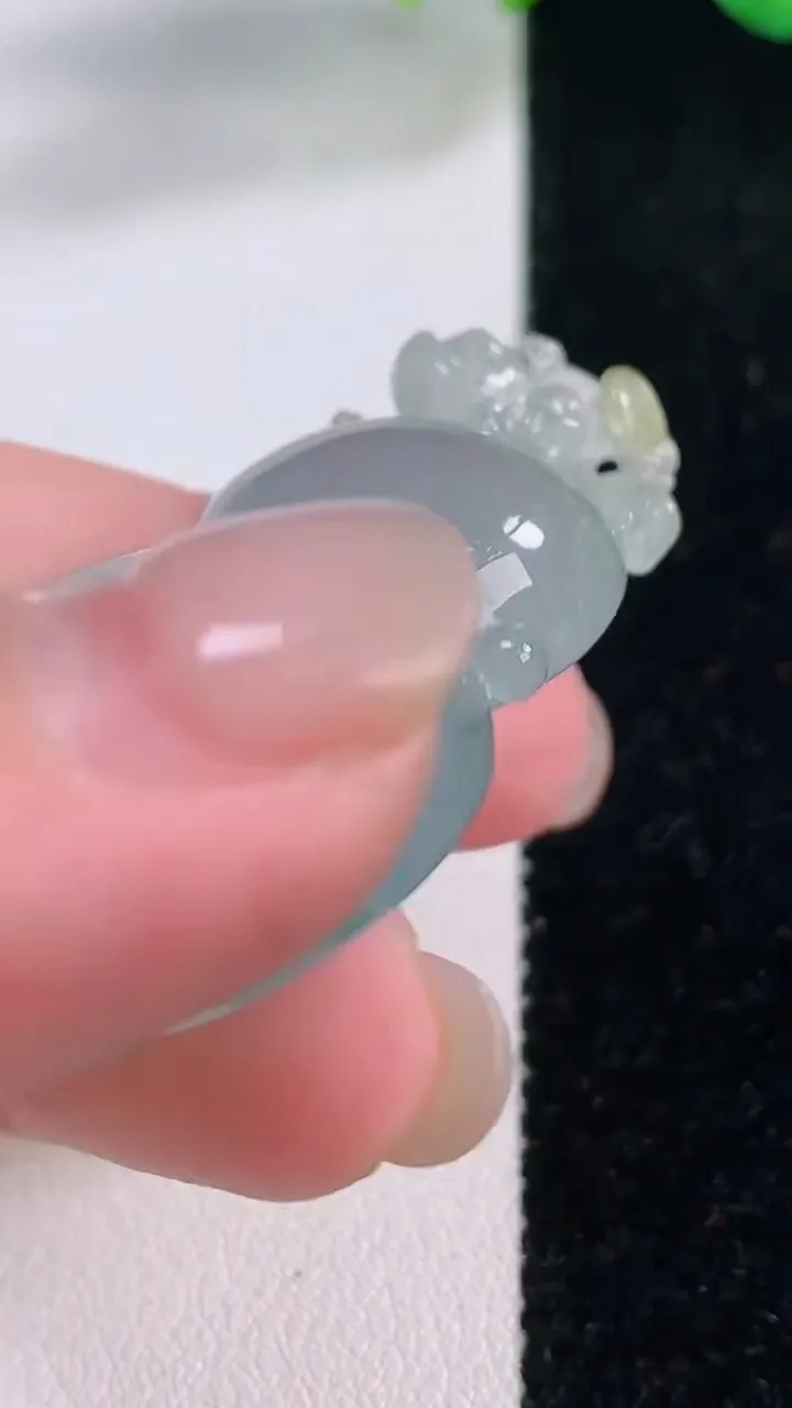 天然A货翡翠貔貅吊坠，尺寸55.2-32.8-23，重量:82.01g
12月2日