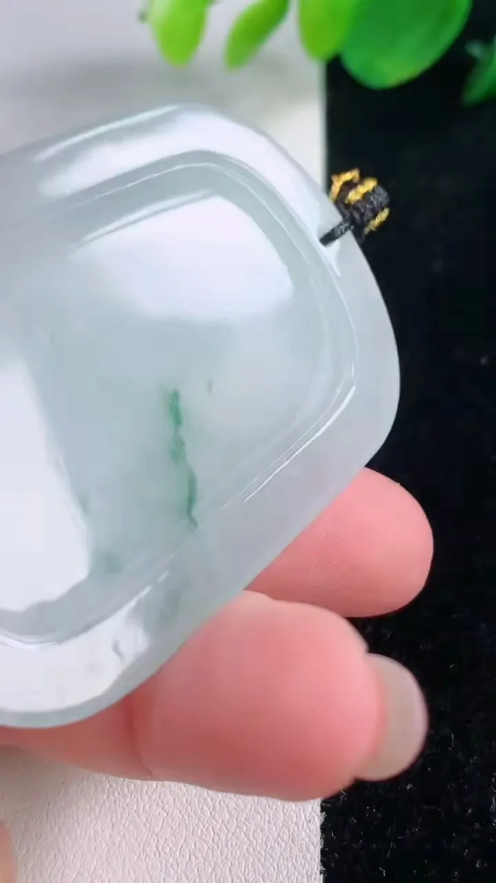 天然A货翡翠冰种飘花祥龙关公吊坠，尺寸58-39.3-5，重量:24.77g
12月2日