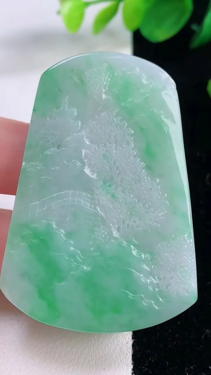 天然A货翡翠山水牌吊坠，尺寸57-39.4-6.2，重量:33.84g
12月2日