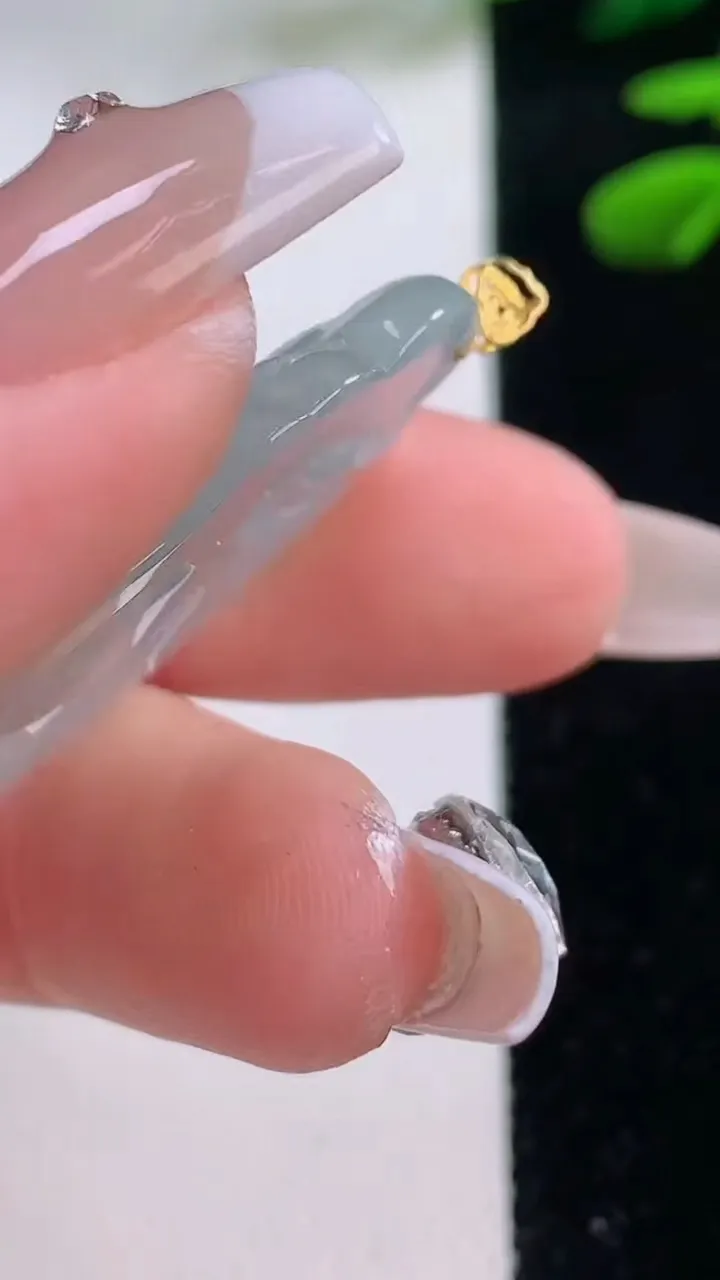 天然A货翡翠布袋佛吊坠，尺寸39.6-20.8-4.5，重量:6.71g
12月2日