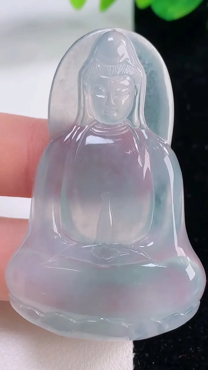 天然A货翡翠种飘花素衣观音吊坠，尺寸56.5-36.6-5.5，重量:19.40g
12月2日