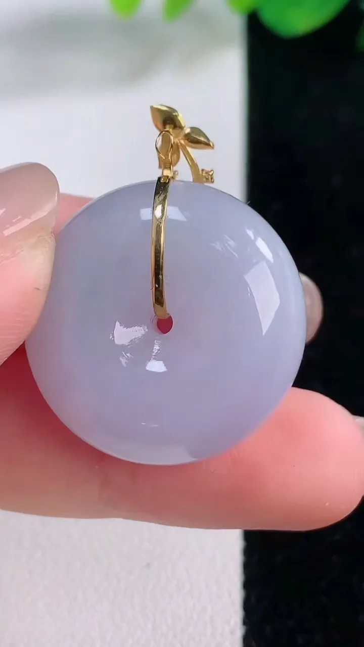 天然A货翡翠18K金紫罗兰平安扣吊坠，尺寸24.7-10.7，重量:15.48g
12月2日