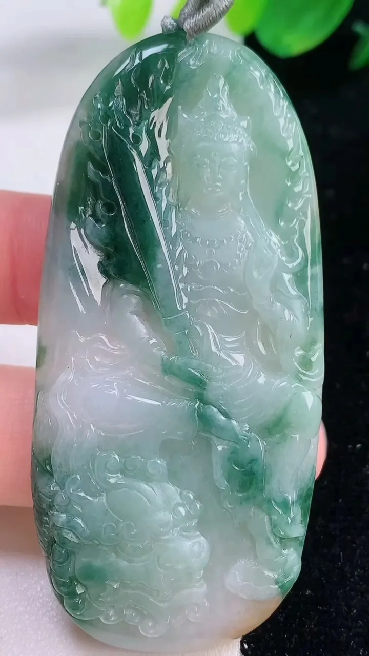 天然A货翡翠冰种飘花文殊菩萨吊坠，尺寸68.8-32.3-4.8，重量:25.39g
12月2日