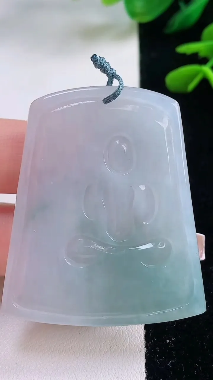 天然A货翡翠飘花阿弥陀佛吊坠，尺寸49.6-40.7-7，重量:29.77g
12月2日