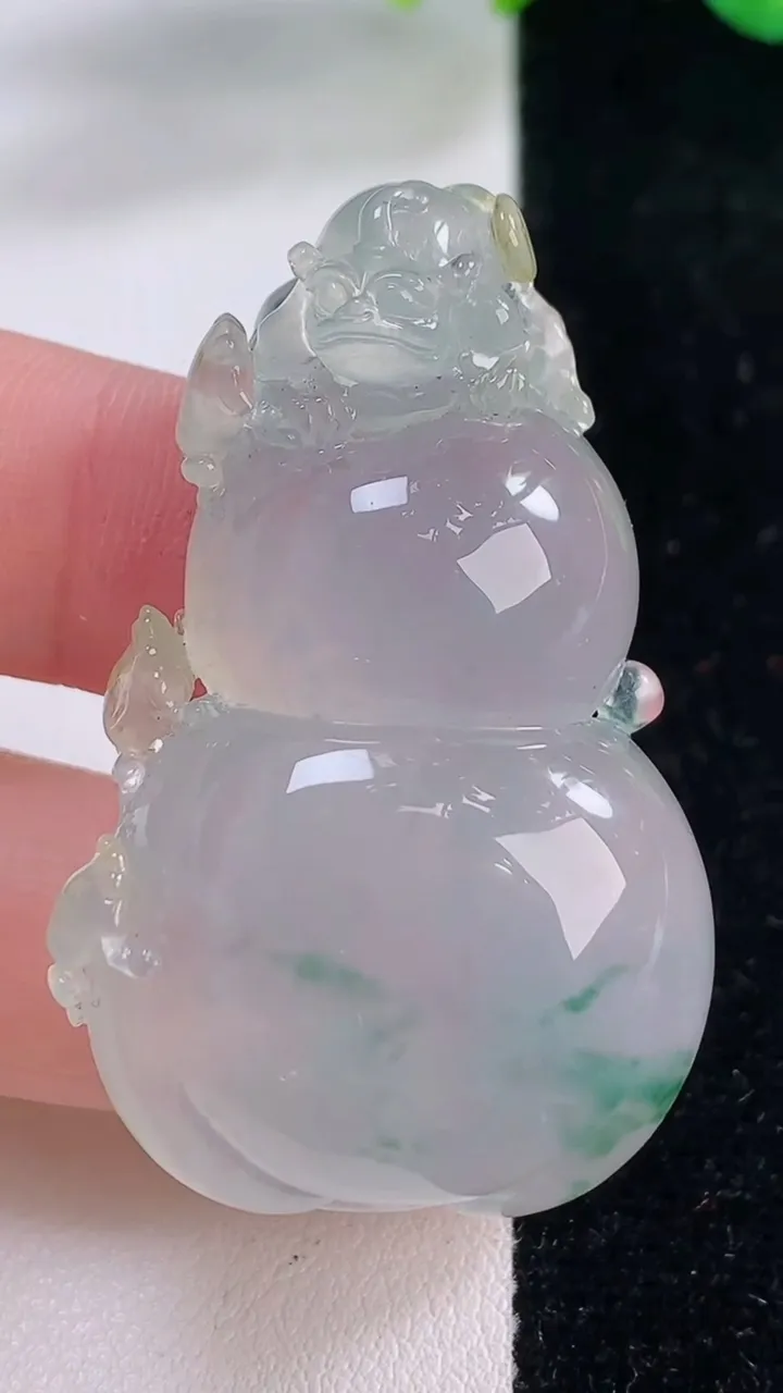 天然A货翡翠貔貅吊坠，尺寸55.2-32.8-23，重量:82.01g
12月2日