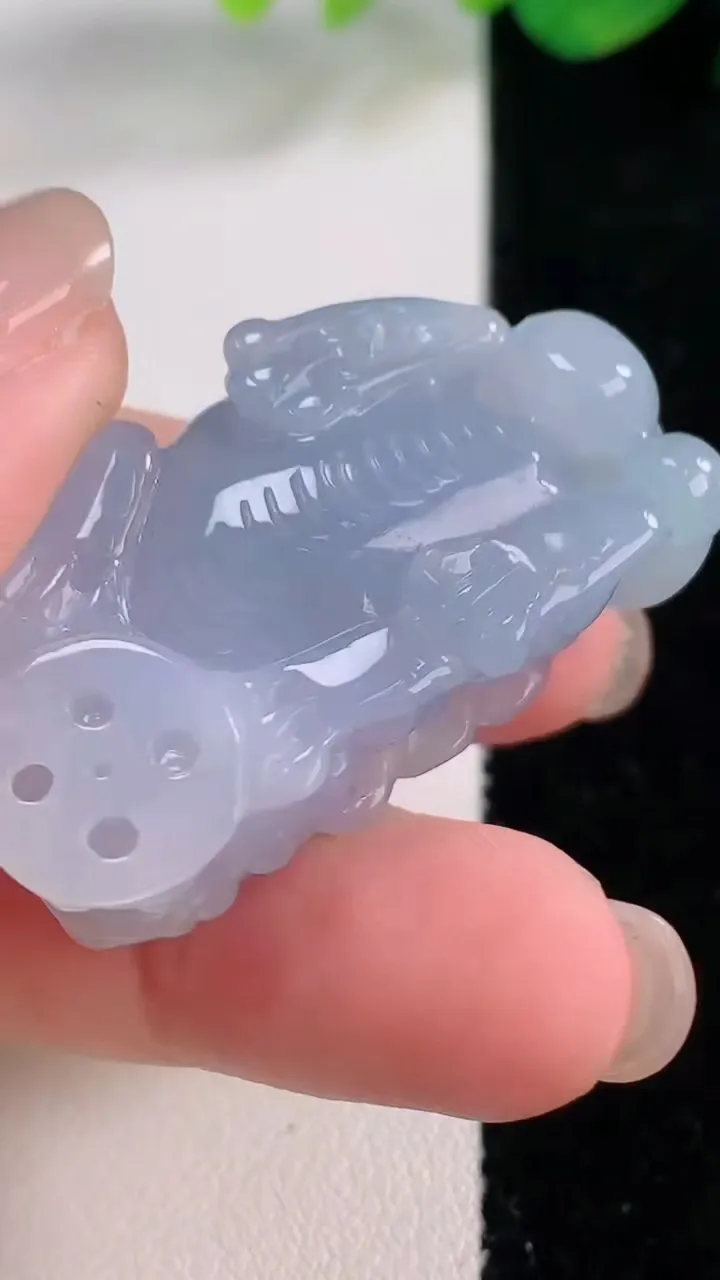 天然A货翡翠紫罗兰貔貅吊坠，尺寸38.8-20.7-12.6，重量:20.59g
12月2日