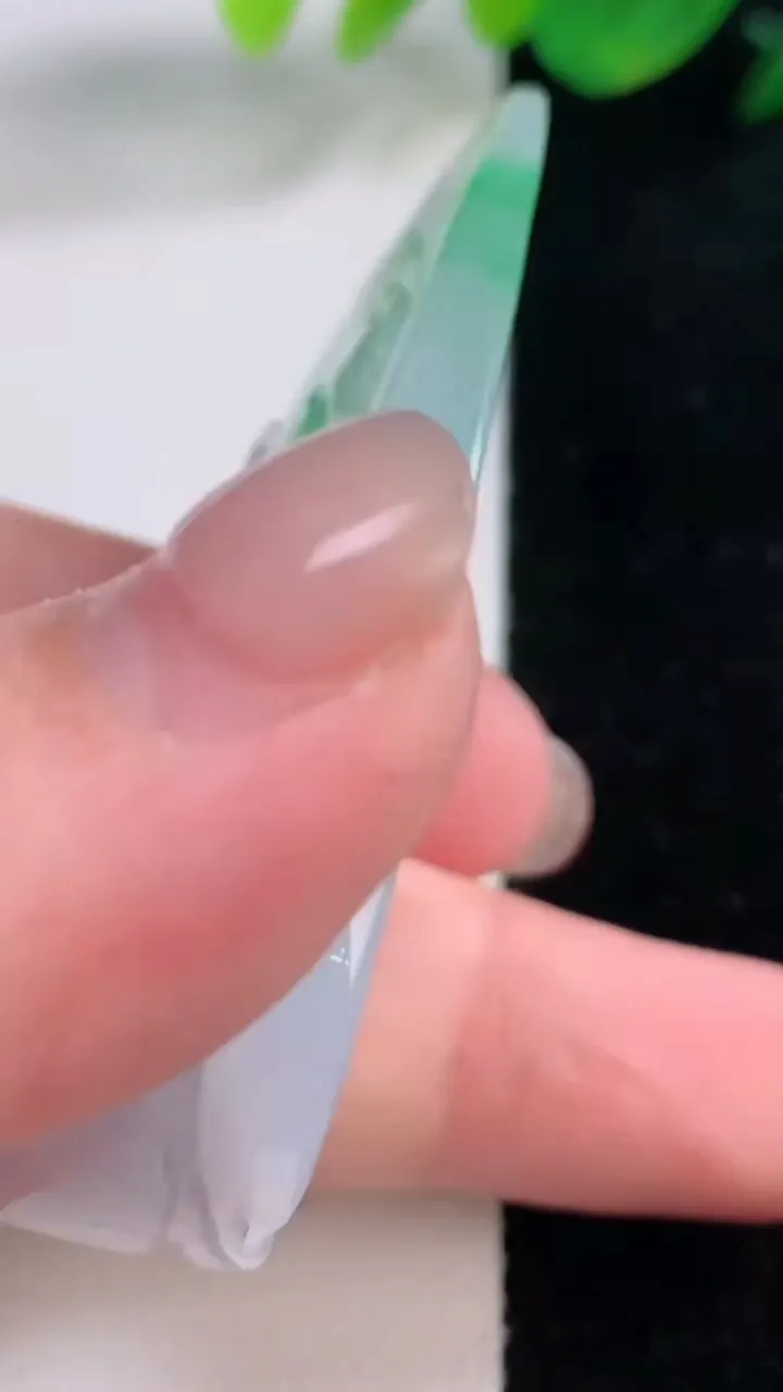 天然A货翡翠山水牌吊坠，尺寸61.5-27.7-13，重量:39.86g
12月2日