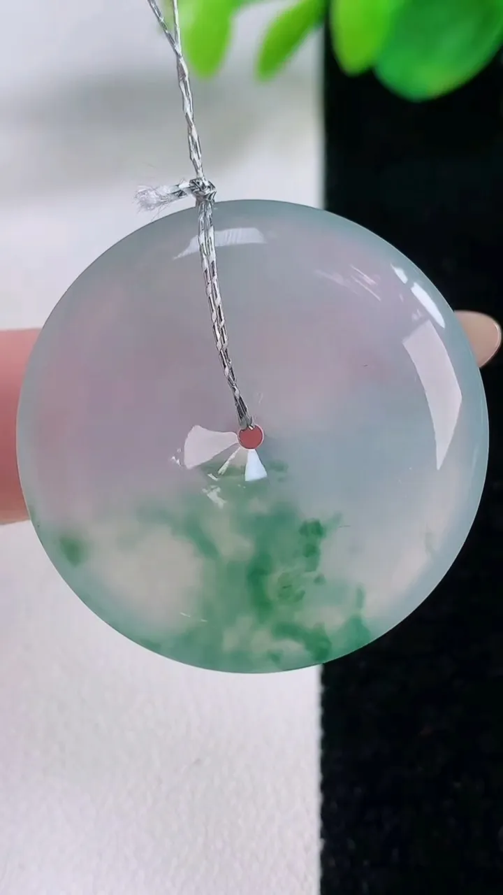 天然A货翡翠种飘花平安扣吊坠，尺寸32-6.2，重量:13.20g
12月2日