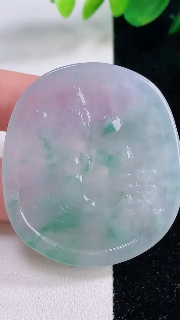 天然A货翡翠种飘花文殊菩萨吊坠，尺寸51.3-45.2-5.4，重量:27.34g
12月2日