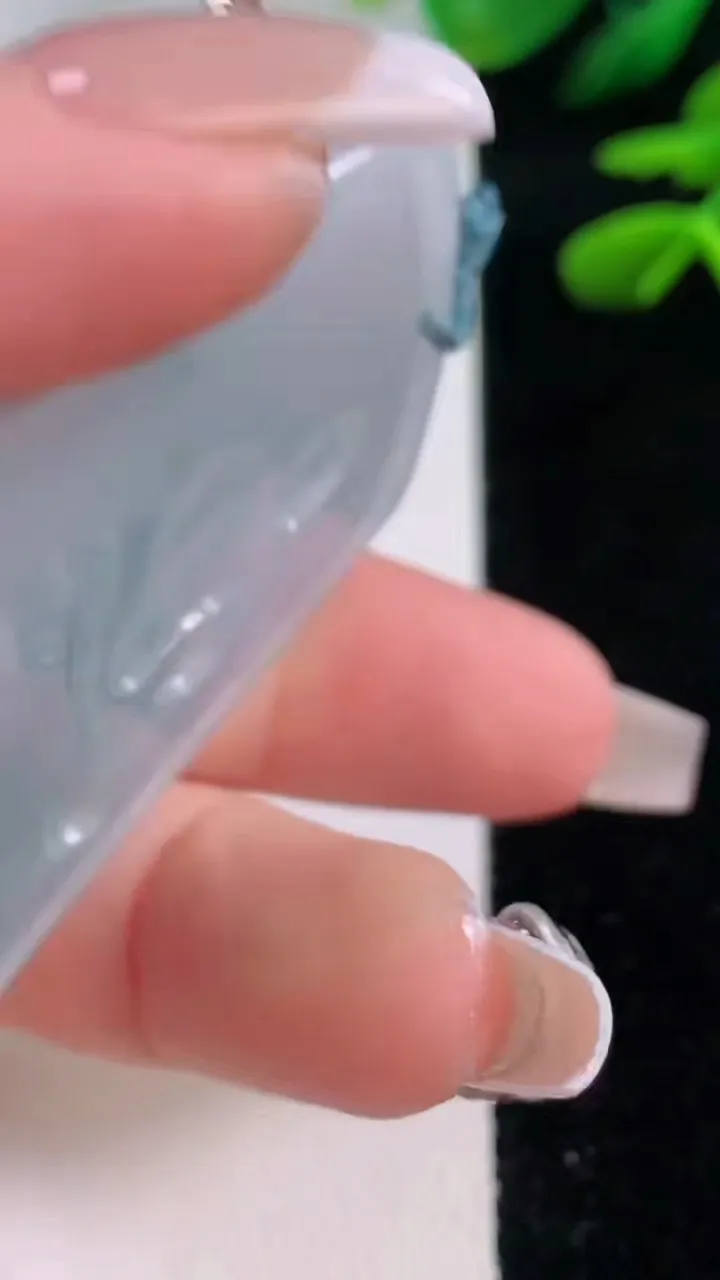 天然A货翡翠飘花阿弥陀佛吊坠，尺寸49.6-40.7-7，重量:29.77g
12月2日