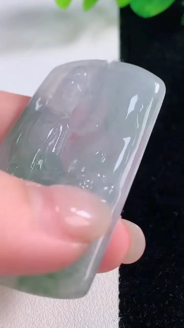 天然A货翡翠大势至菩萨吊坠，尺寸52.3-37.5-5.8，重量:23.91g
12月2日