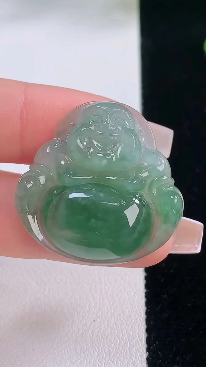 天然A货翡翠佛公吊坠，尺寸29.5-30-6.3，重量:8.23g
12月2日