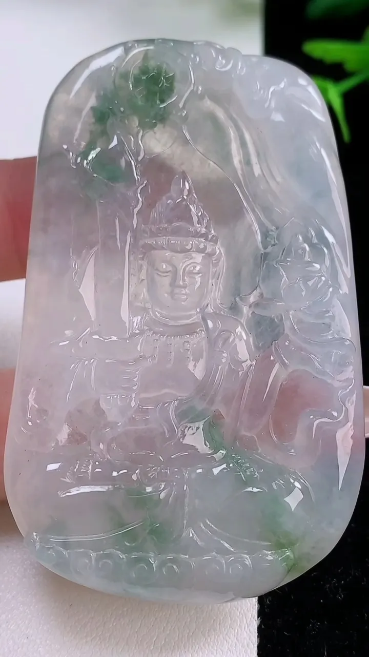 天然A货翡翠种飘花虚空藏菩萨吊坠，尺寸67-42-7，重:45.51g
12月2日