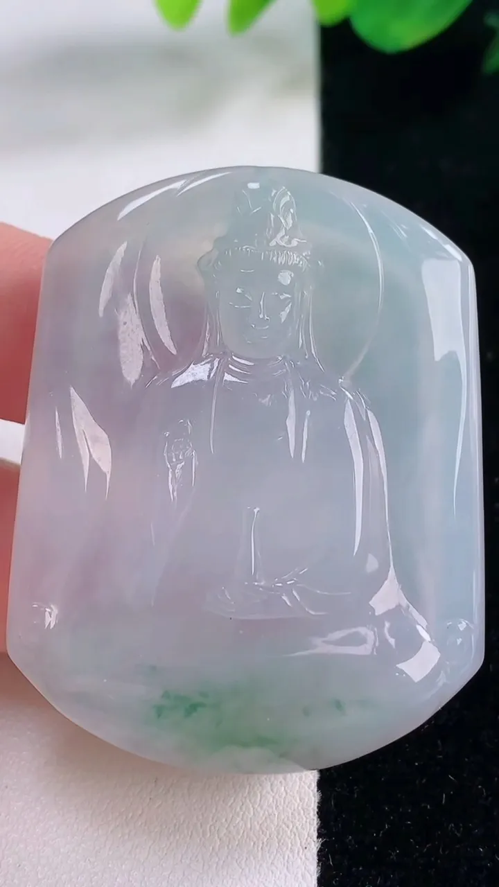 天然A货翡翠冰种飘花观音菩萨吊坠，尺寸48.8-38.3-5.3，重量:21.87g
12月2日