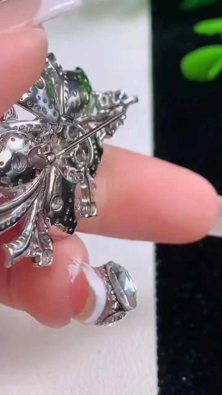 天然A货翡翠蛋面胸针，尺寸3.3，重量:9.60g
12月2日