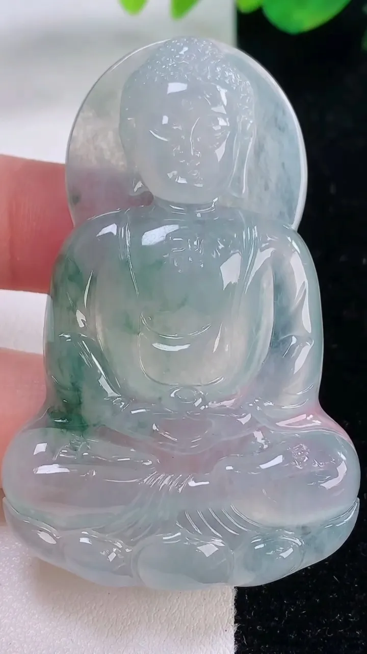 天然A货翡翠种飘花大日如来吊坠，尺寸61-39-6.7，重量:30.06g
12月2日