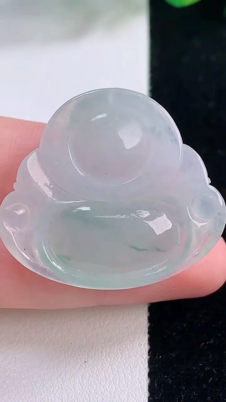 天然A货翡翠冰种飘花佛公吊坠，尺寸31.4-36-5.9，重量:10.04g
12月2日