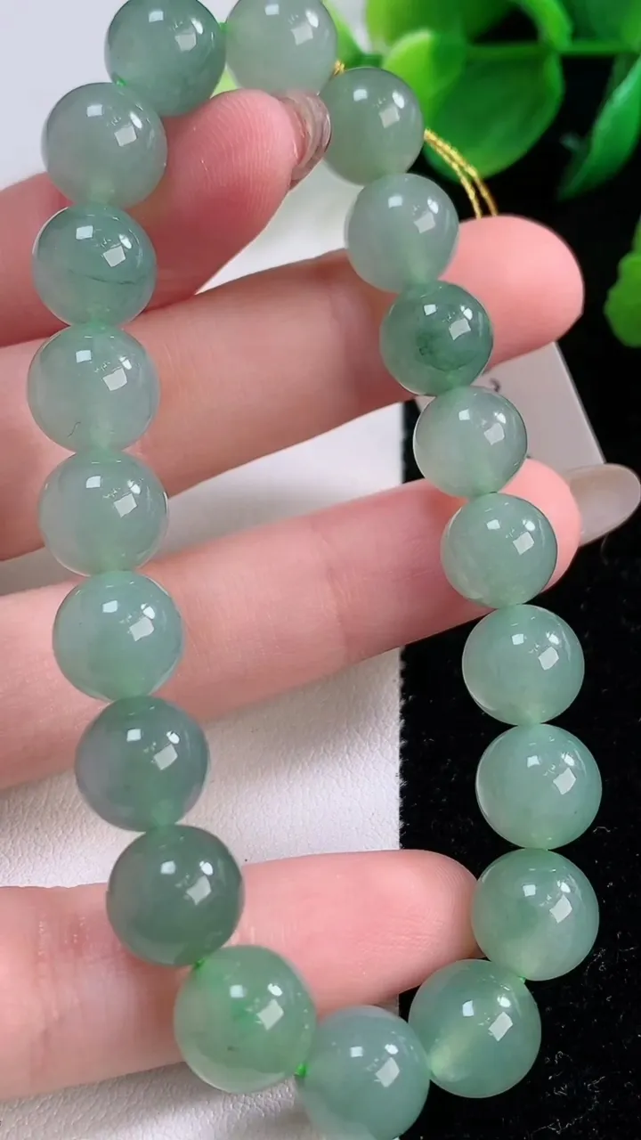 天然A货翡翠圆珠手串，尺寸10-20颗，重量:34.28g12月2日
工厂直销收藏佳品,种好水足，色