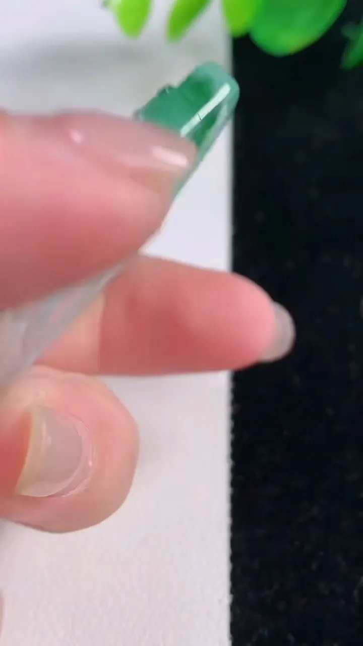 天然A货翡翠普贤菩萨吊坠，尺寸54-42.7-5.4，重量:29.64g
12月2日