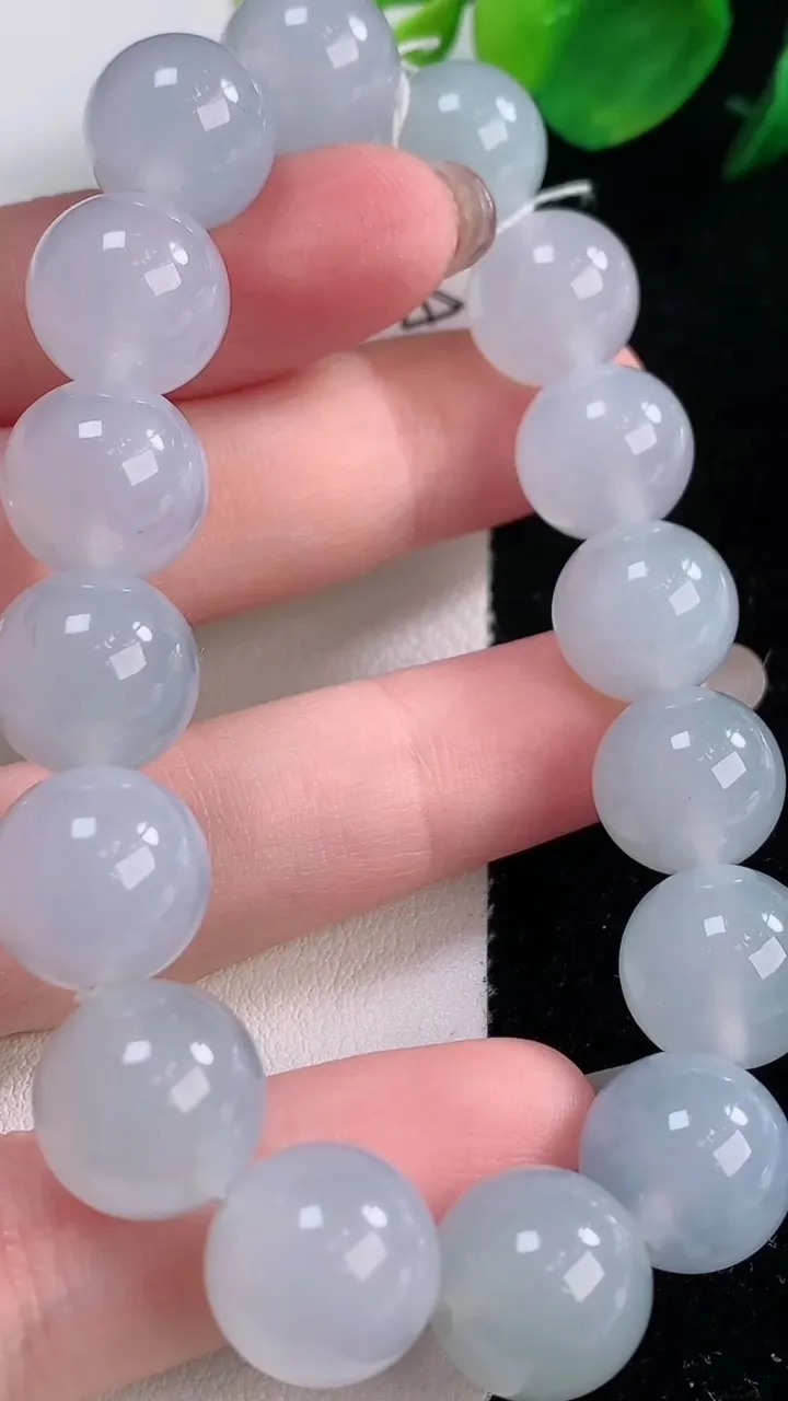 天然A货翡翠种紫罗兰圆珠手串，尺寸12.3-16颗，重量:50.49g12月2日
工厂直销收藏佳品,