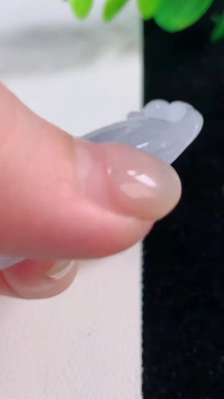 天然A货翡翠紫罗兰如意吊坠，尺寸55.2-47-5.9，重量:28.84g
12月2日