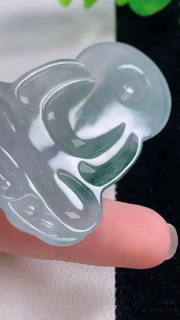 天然A货翡翠种飘花大日如来吊坠，尺寸61-39-6.7，重量:30.06g
12月2日