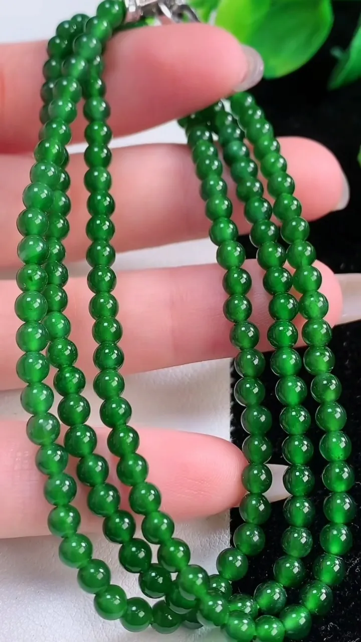 天然A货翡翠小米珠项链，尺寸4-158颗，重量:18.80g12月2日
工厂直销收藏佳品,种好水足，色泽均匀，有种有色，上手高大气！