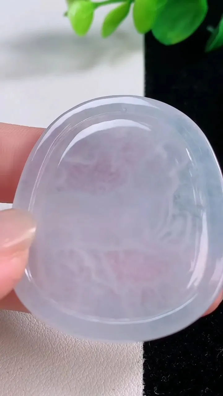 天然A货翡翠紫罗兰生肖牛吊坠，尺寸47.8-40.8-4.8，重量:18.59g
12月2日