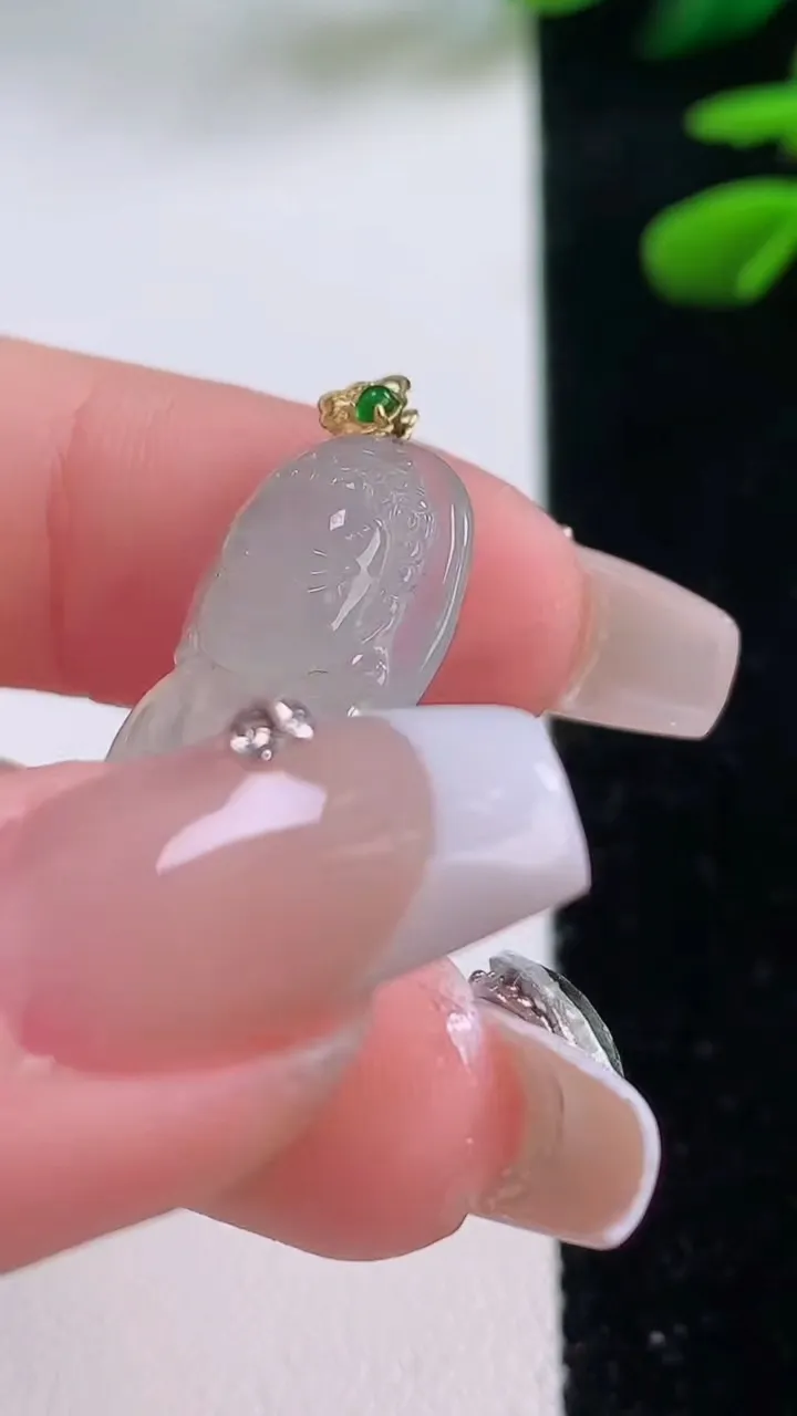 天然A货翡翠弥勒佛吊坠，尺寸29.8-13.6-4.6，重量:3.81g
12月2日