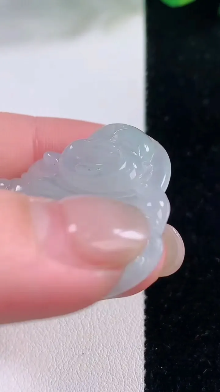 天然A货翡翠冰种飘花佛公吊坠，尺寸31.4-36-5.9，重量:10.04g
12月2日