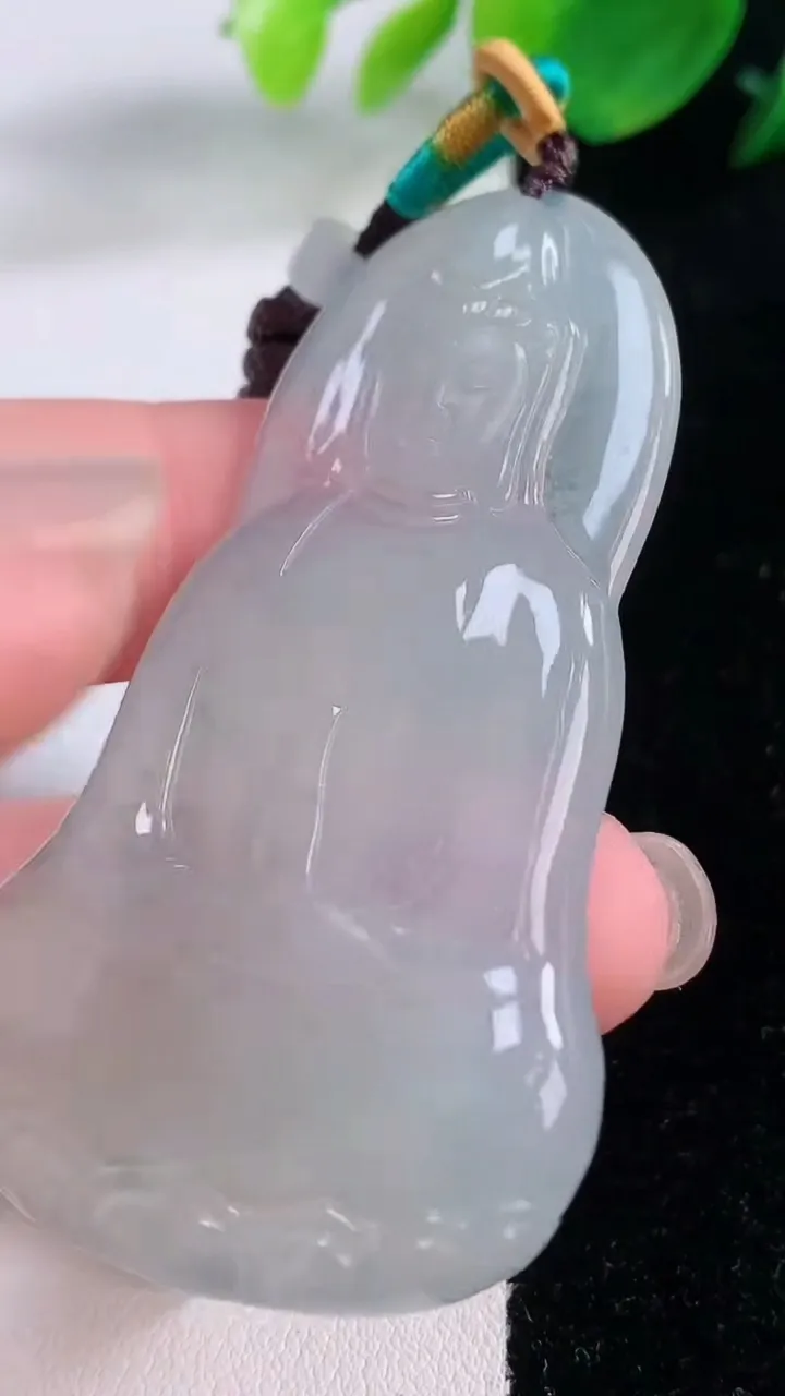 天然A货翡翠观音菩萨吊坠，尺寸60.5-35.5-4.7，重量:21.92g
12月2日