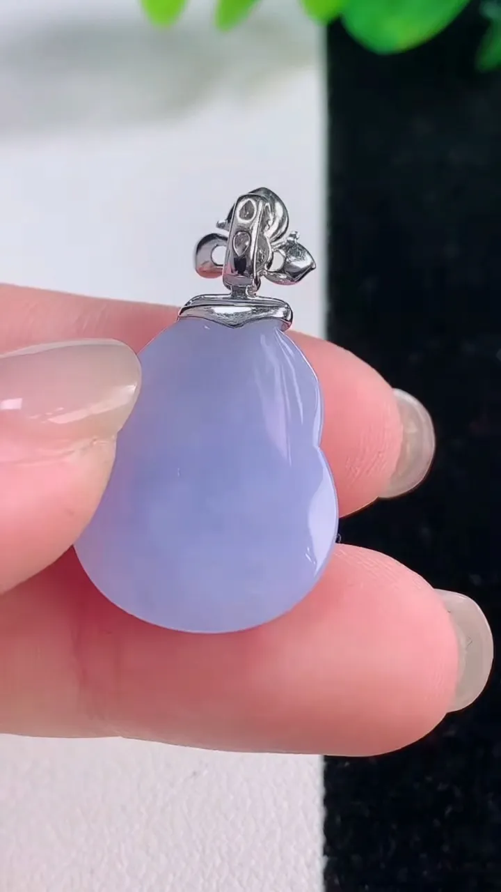 天然A货翡翠18K金紫罗兰葫芦吊坠，尺寸21.4-16.6-7.2，重量:5.04g
12月2日