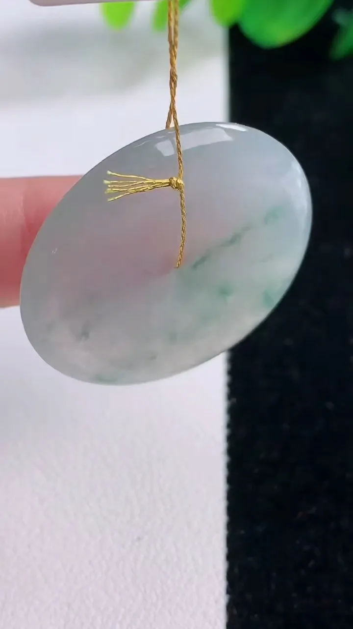 天然A货翡翠冰种飘花平安扣吊坠，尺寸32-5，重量:11.12g
12月2日