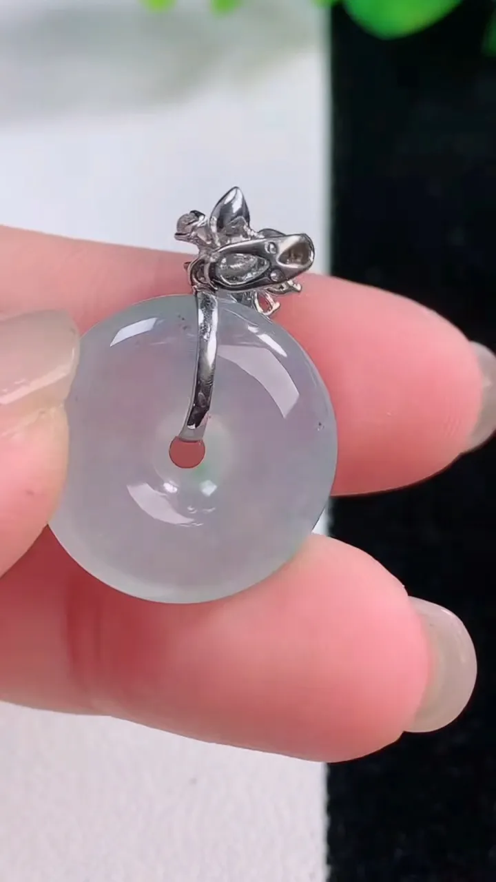 天然A货翡翠平安扣吊坠，尺寸19-5.3，重量:5.03g
12月2日