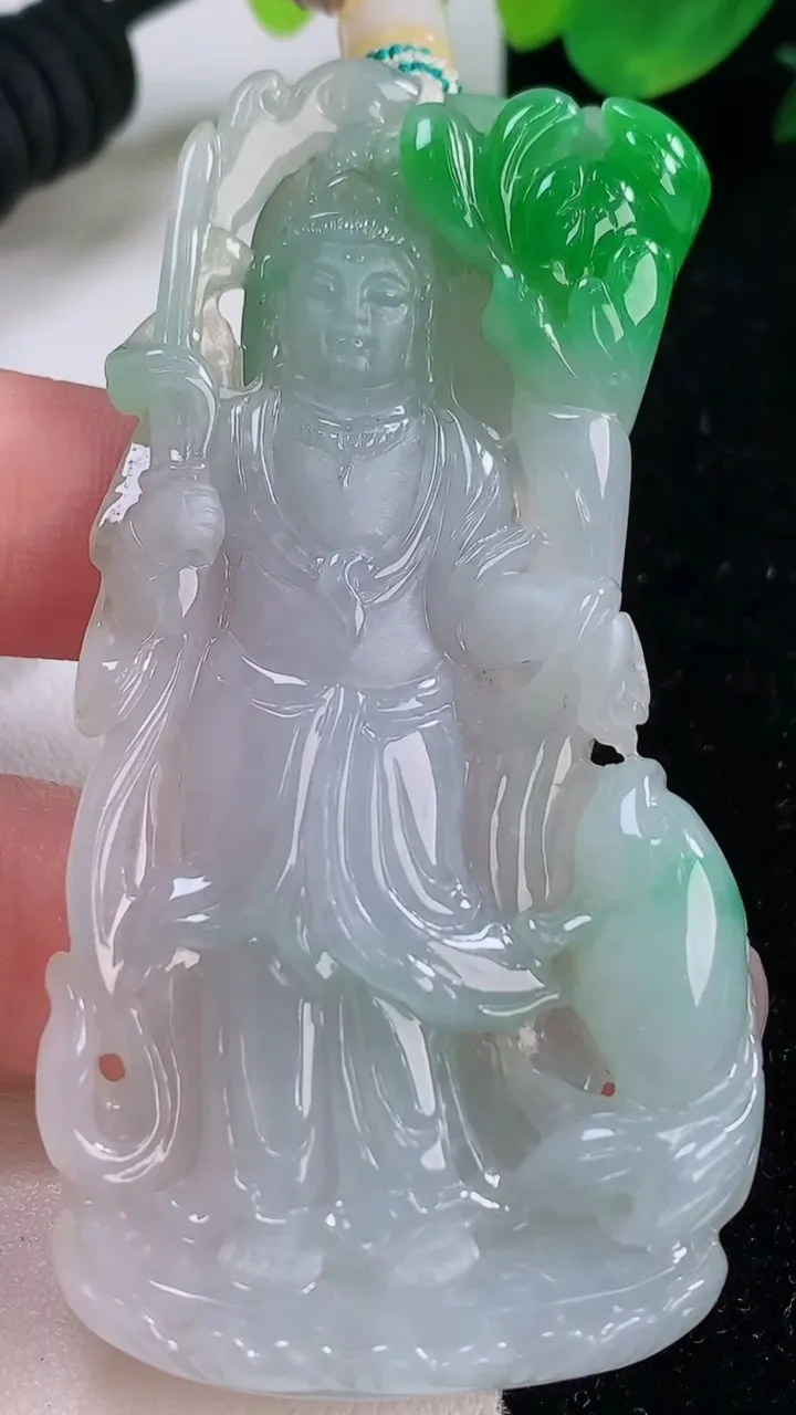 天然A货翡翠虚空藏菩萨吊坠，尺寸74.5-36.6-9.5，重量:51.38g
12月2日