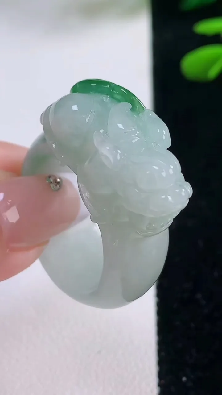 天然A货翡翠飘花貔貅指环扳指，尺寸21.7-25.3-13-11.5，重量:16.42g2025年1