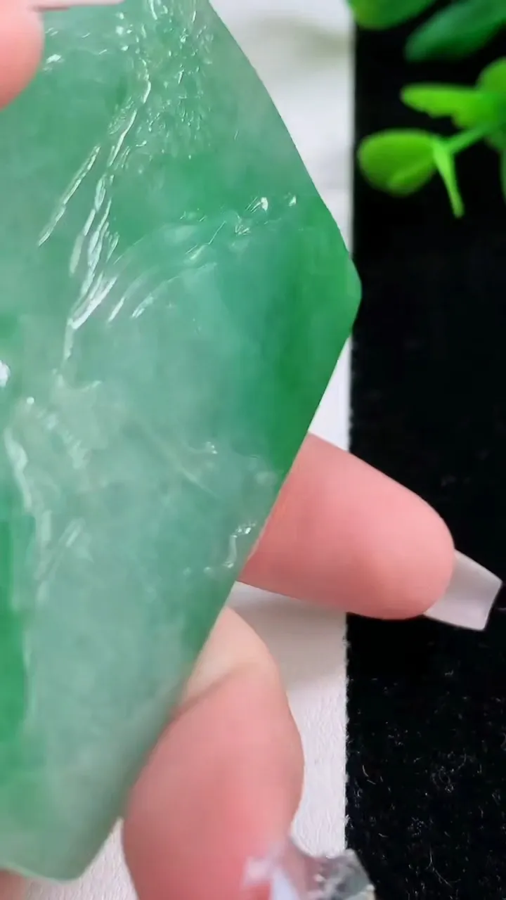 天然A货翡翠山水牌吊坠，尺寸69-46-12，重:89.02g
12月2日