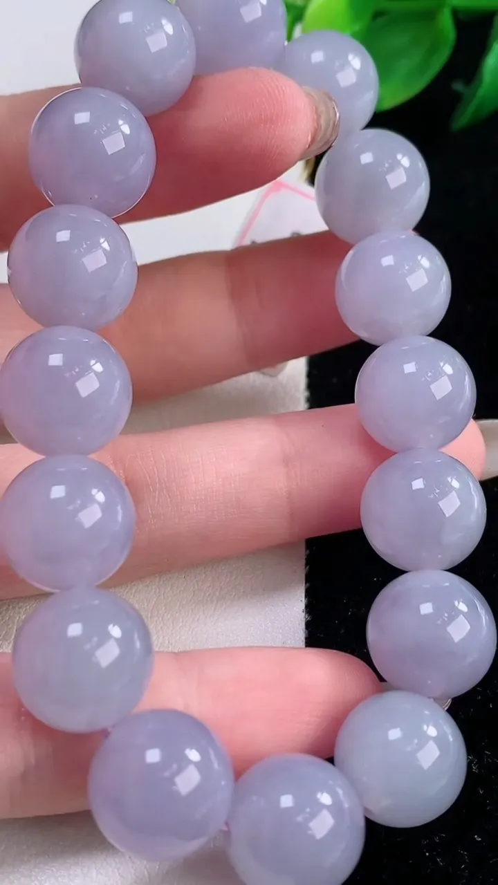 天然A货翡翠紫罗兰圆珠手串，尺寸12.4-16颗，重量:56.24g12月2日
工厂直销收藏佳品,种好水足，色泽均匀，有种有色，上手高大气！