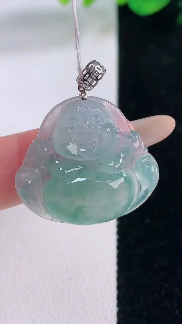 天然A货翡翠种飘花佛公吊坠，尺寸24.3-26.6-5.9，重量:6.10g
12月2日