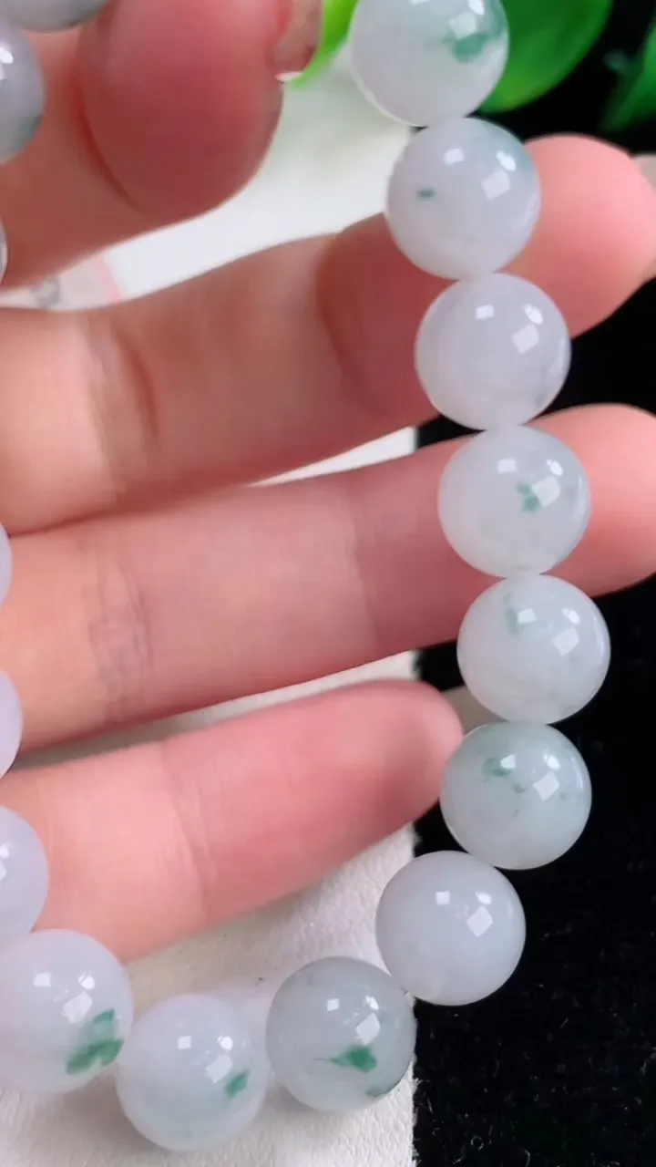 天然A货翡翠种飘花圆珠手串，尺寸10-19颗，重量:32.59g12月2日
工厂直销收藏佳品,种好水足，色泽均匀，有种有色，上手高大气！