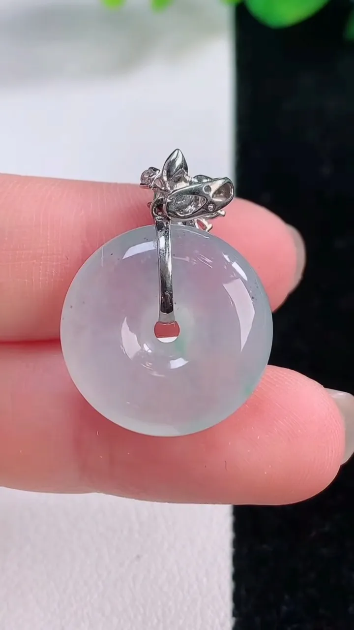 天然A货翡翠平安扣吊坠，尺寸19-5.3，重量:5.03g
12月2日